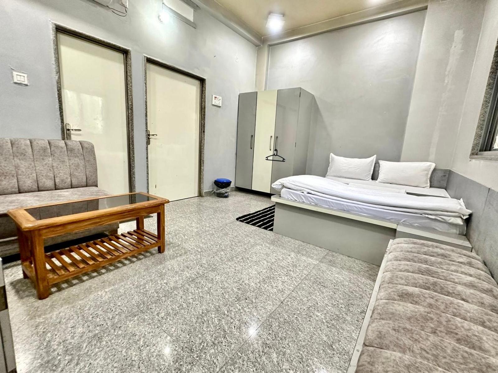 Prakash ! ! Fully-air-conditioned At Prime Location With Off Site Parking Availability, Near Kashi Vishwanath Temple, And Ganga Ghat, Newly Constructed And Luxurious - 3 Varanasi